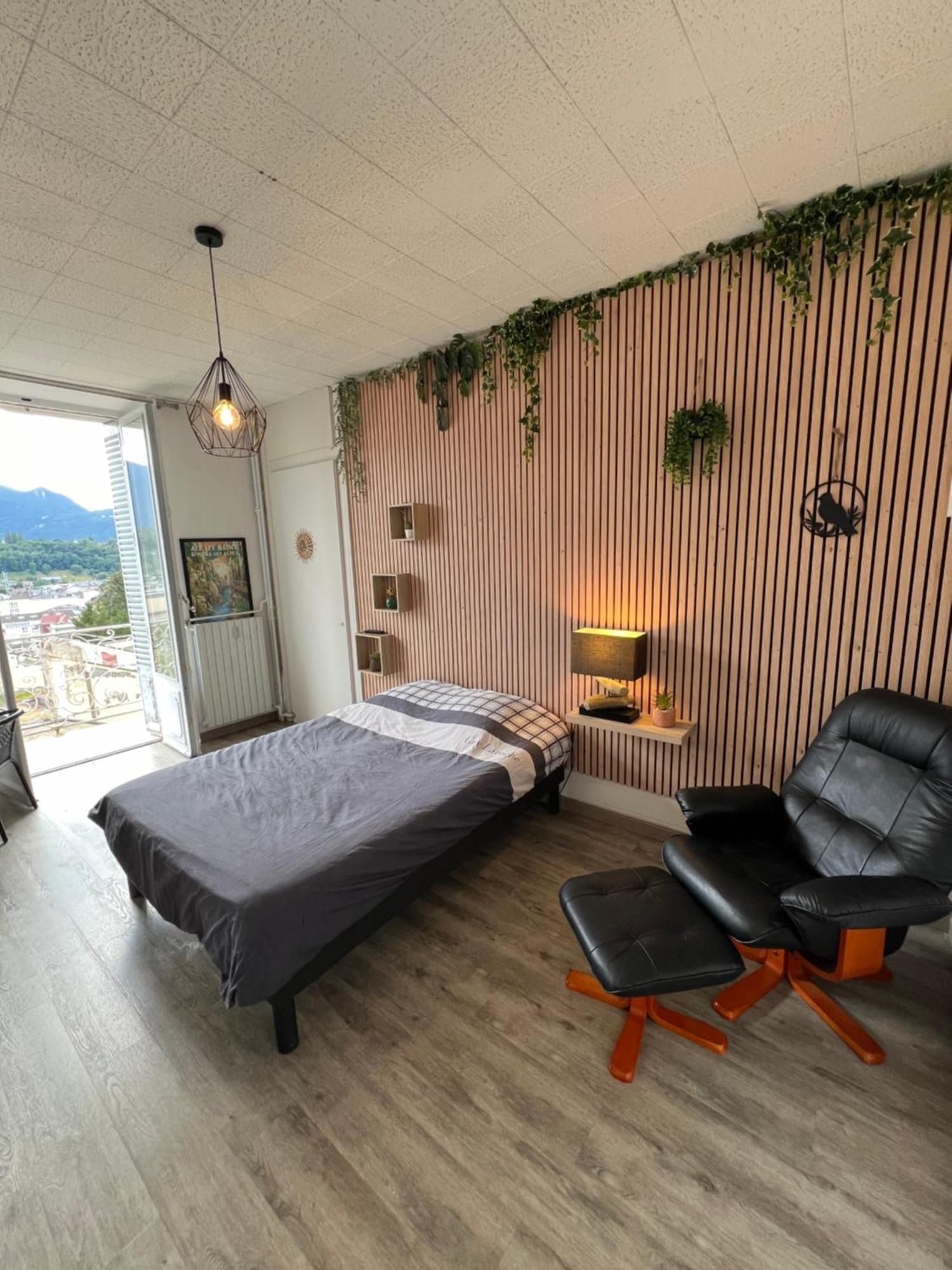 Studio meublé refait à neuf en Centre Ville Aix-les-Bains Extérieur photo