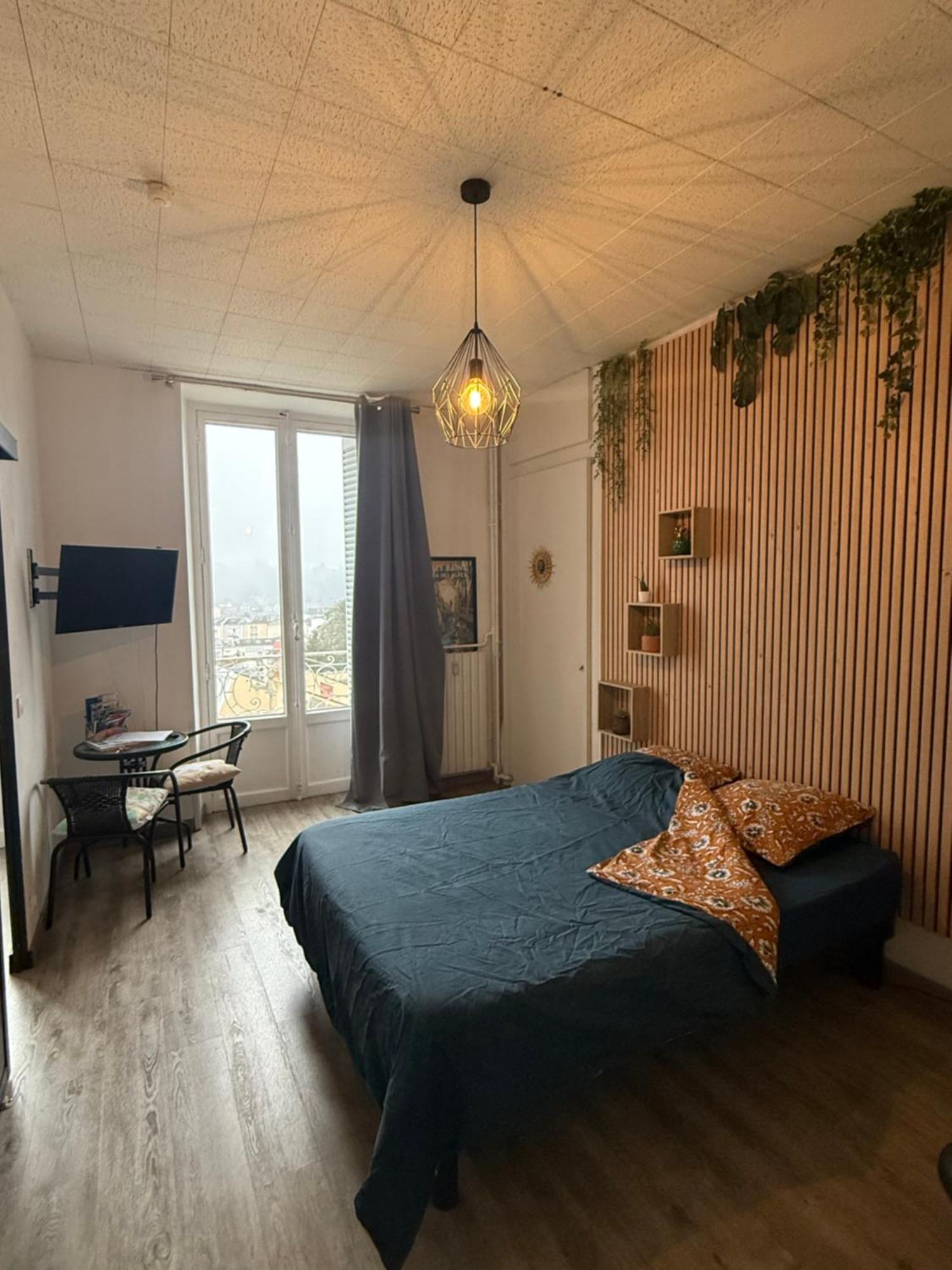 Studio meublé refait à neuf en Centre Ville Aix-les-Bains Extérieur photo
